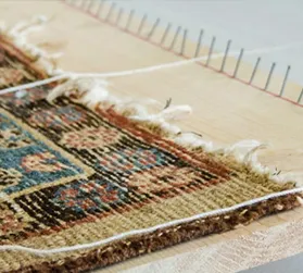 رفوی فرشهای آسیب دیده در قالیشویی تهران